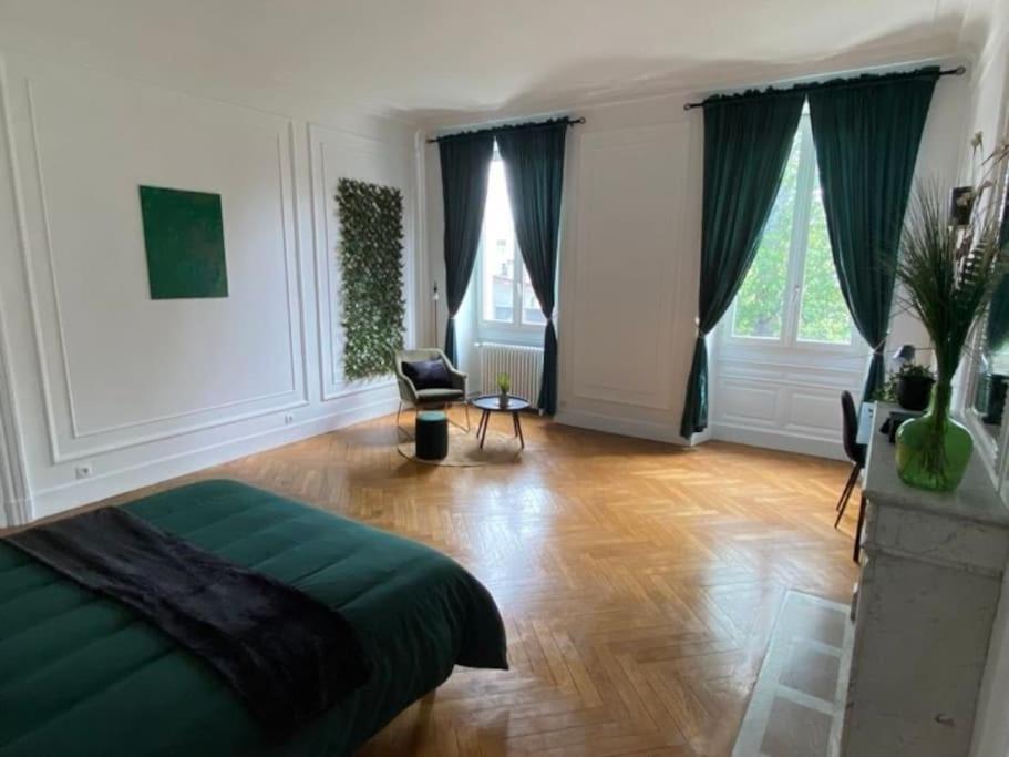 - 2 - Parking Voiture Apartment