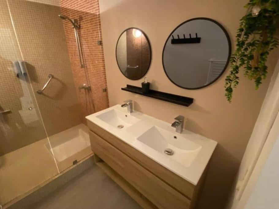 - 2 - Parking Voiture Apartment *